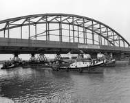 46204 Afbeelding van het transport van de oude Galecopperbrug over het Amsterdam-Rijnkanaal te Utrecht, teneinde als ...